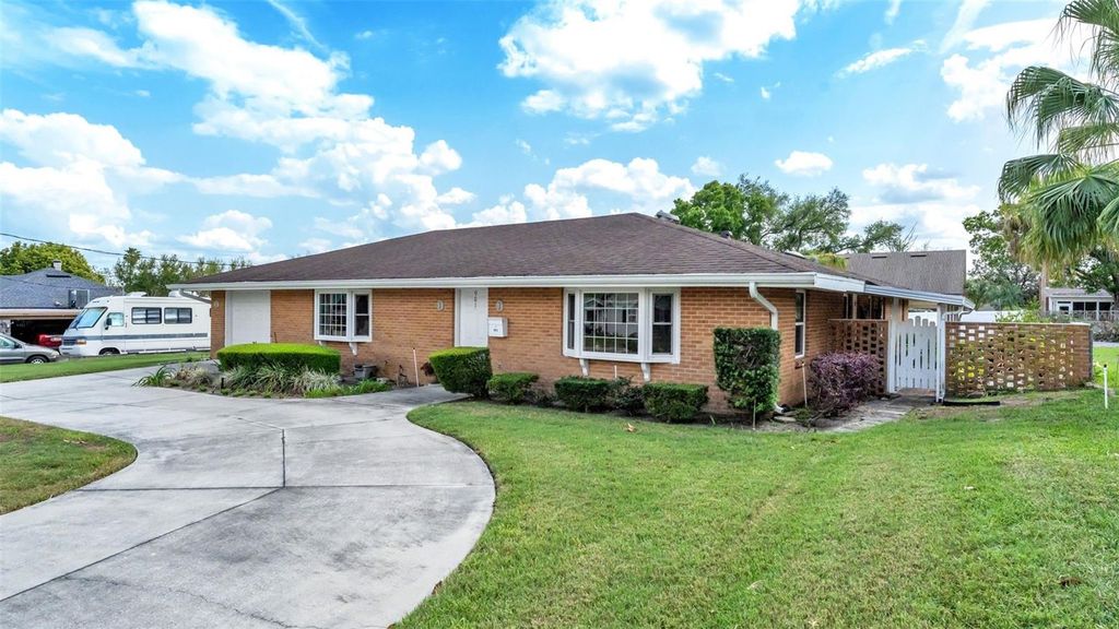 Image 2 of property listing at 901 WOODWARD STREET, Lakeland, FL 33803