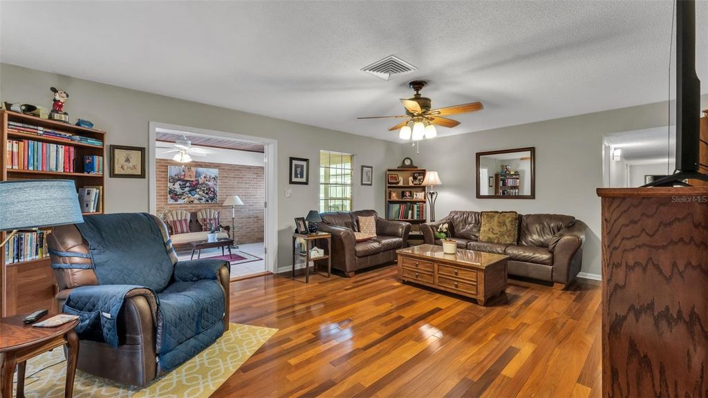 Image 13 of property listing at 901 WOODWARD STREET, Lakeland, FL 33803