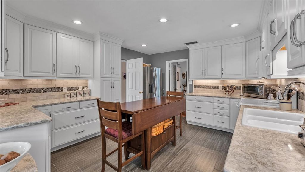 Image 7 of property listing at 901 WOODWARD STREET, Lakeland, FL 33803