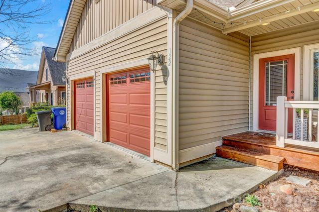 122 Craggy Street, Black Mountain, NC 28711