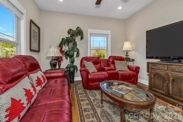 122 Craggy Street, Black Mountain, NC 28711