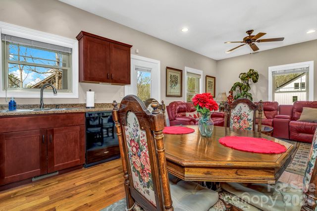 122 Craggy Street, Black Mountain, NC 28711