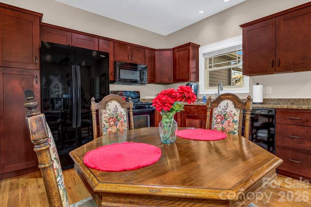 122 Craggy Street, Black Mountain, NC 28711