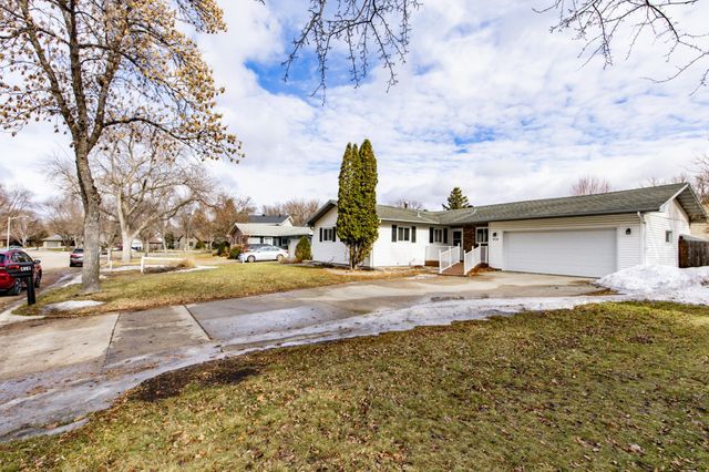 410 Horn Avenue, Moorhead, MN 56560