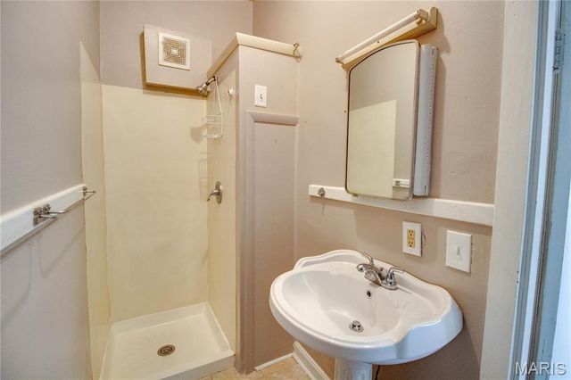 1011 State Street, Alton, IL 62002