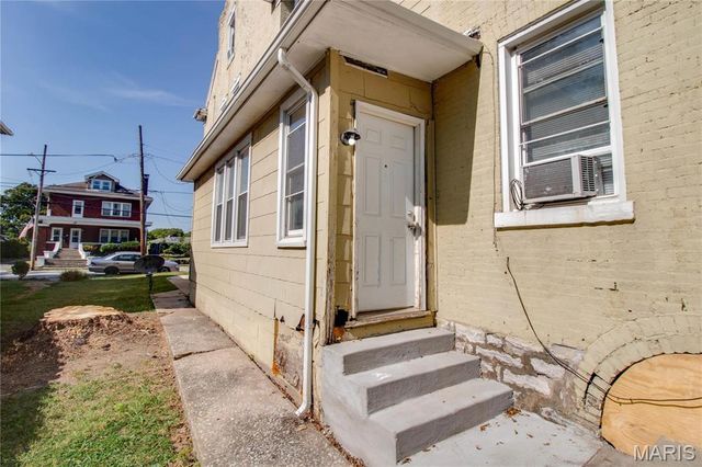 1011 State Street, Alton, IL 62002