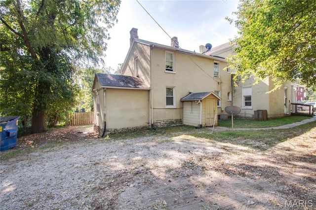 1011 State Street, Alton, IL 62002