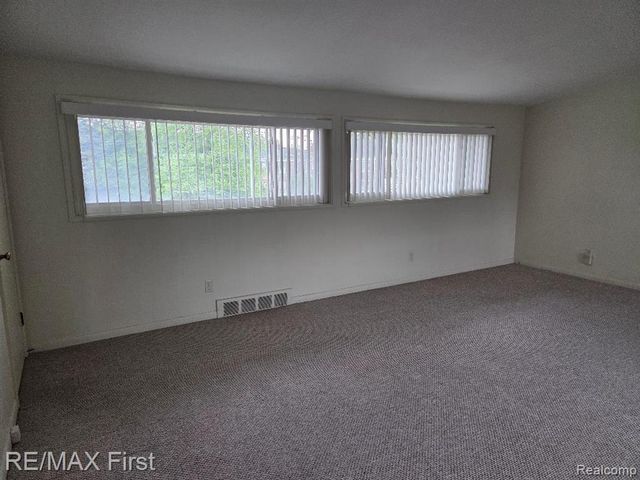 19285 Rockcastle Street, Harper Woods, MI 48225