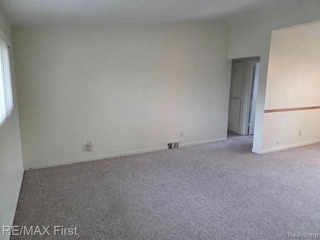 19285 Rockcastle Street, Harper Woods, MI 48225