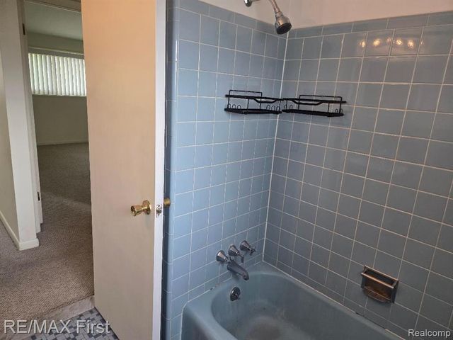 19285 Rockcastle Street, Harper Woods, MI 48225