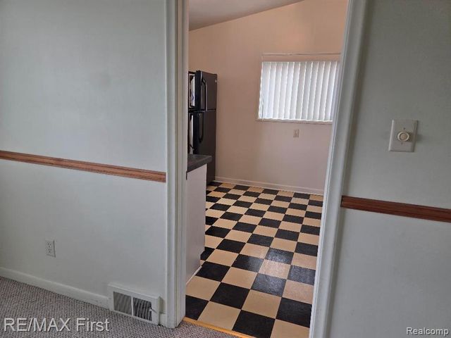 19285 Rockcastle Street, Harper Woods, MI 48225