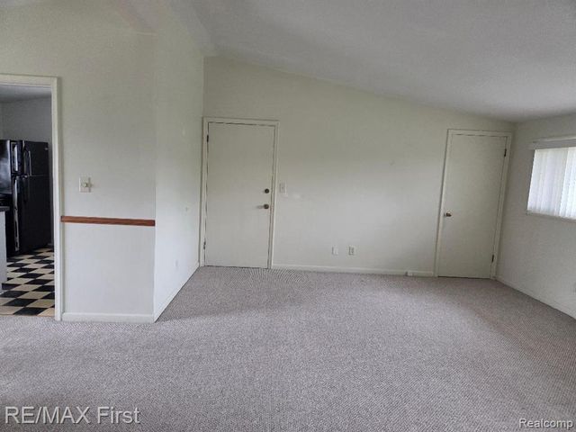 19285 Rockcastle Street, Harper Woods, MI 48225