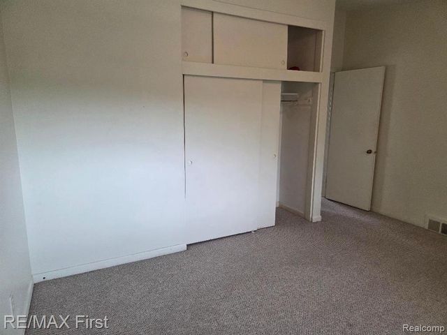19285 Rockcastle Street, Harper Woods, MI 48225