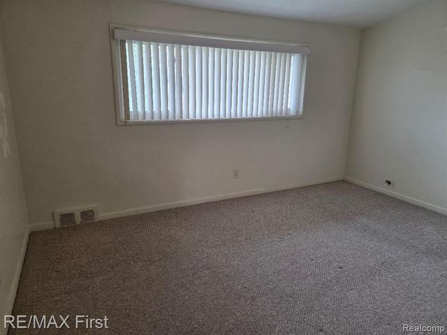 19285 Rockcastle Street, Harper Woods, MI 48225