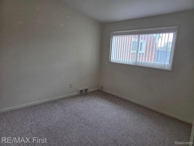 19285 Rockcastle Street, Harper Woods, MI 48225