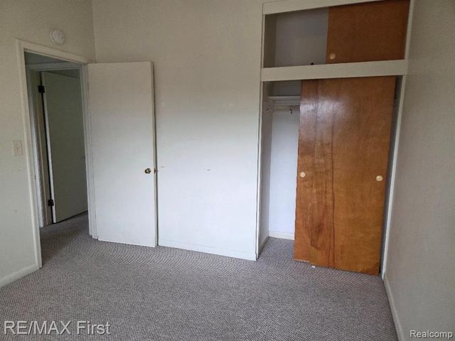 19285 Rockcastle Street, Harper Woods, MI 48225