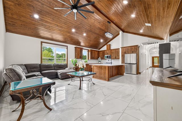 432 County Road 3479a, Cleveland, TX 77327