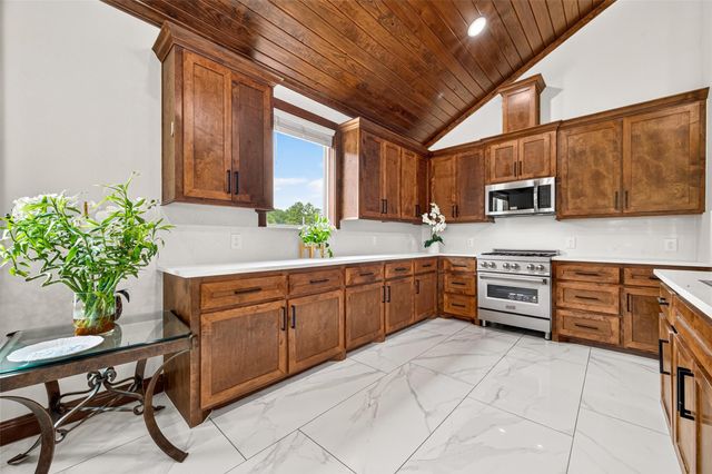 432 County Road 3479a, Cleveland, TX 77327