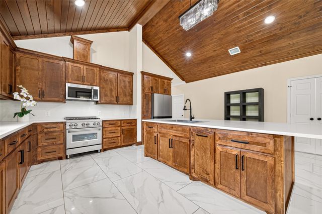 432 County Road 3479a, Cleveland, TX 77327