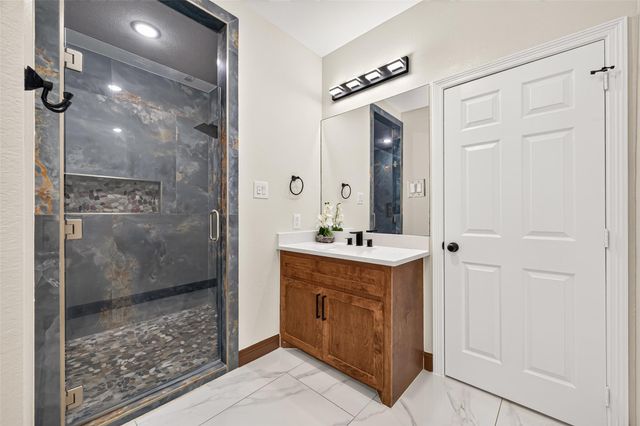 432 County Road 3479a, Cleveland, TX 77327