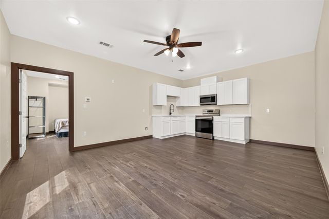 432 County Road 3479a, Cleveland, TX 77327