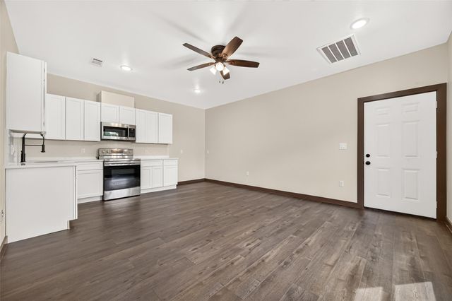 432 County Road 3479a, Cleveland, TX 77327