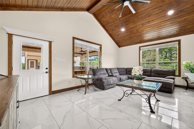 432 County Road 3479a, Cleveland, TX 77327