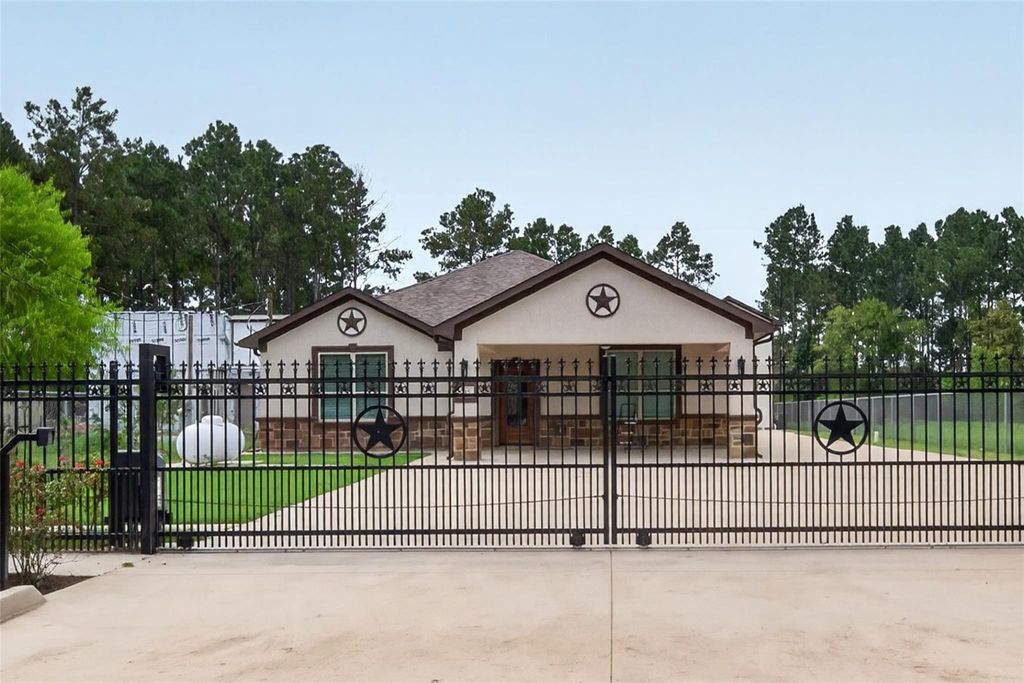 432 County Road 3479a, Cleveland, TX 77327
