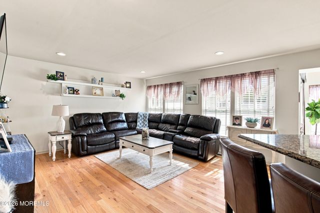 44 Pitch Pine Lane, Howell, NJ 07731