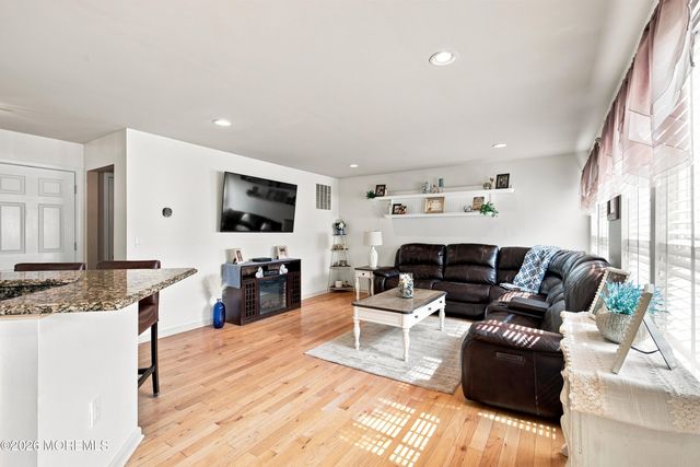 44 Pitch Pine Lane, Howell, NJ 07731