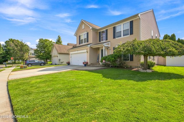 44 Pitch Pine Lane, Howell, NJ 07731