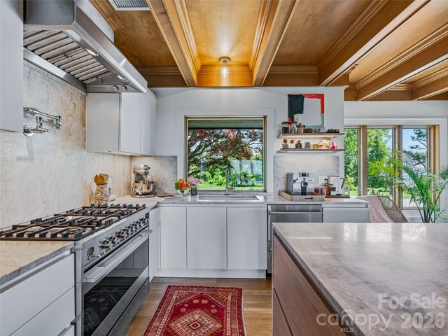 100 Big Spring Drive, Asheville, NC 28804