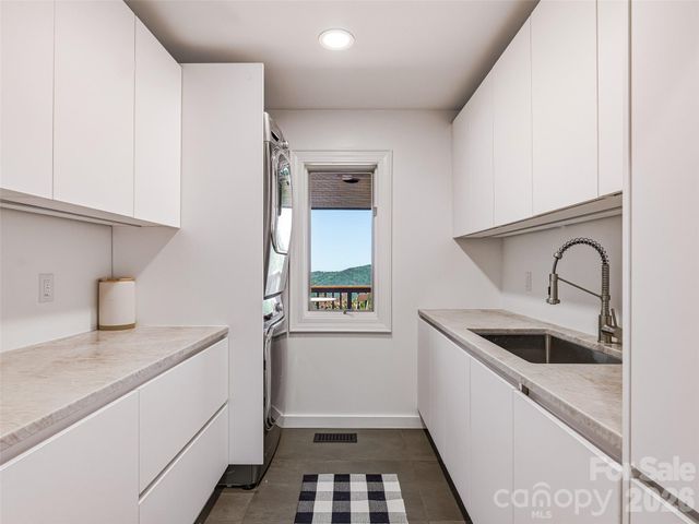100 Big Spring Drive, Asheville, NC 28804