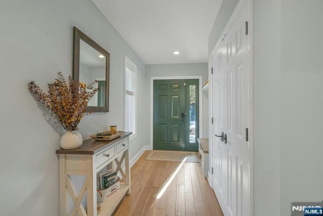 7 Sandburg Court, Mahwah, NJ 07430