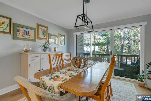 7 Sandburg Court, Mahwah, NJ 07430