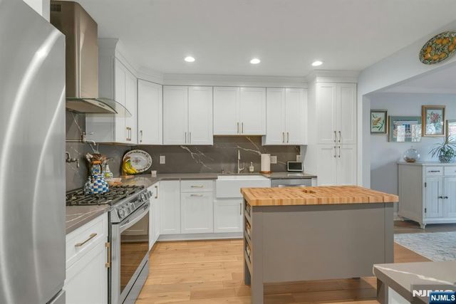 7 Sandburg Court, Mahwah, NJ 07430