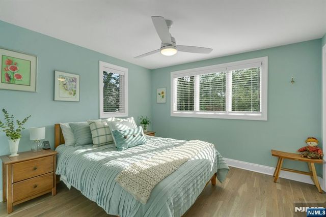 7 Sandburg Court, Mahwah, NJ 07430