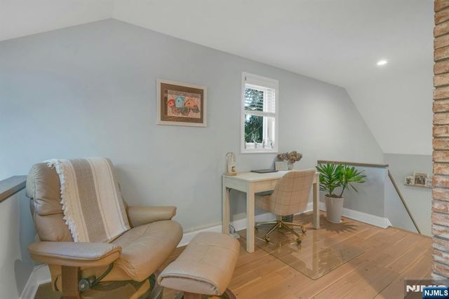 7 Sandburg Court, Mahwah, NJ 07430