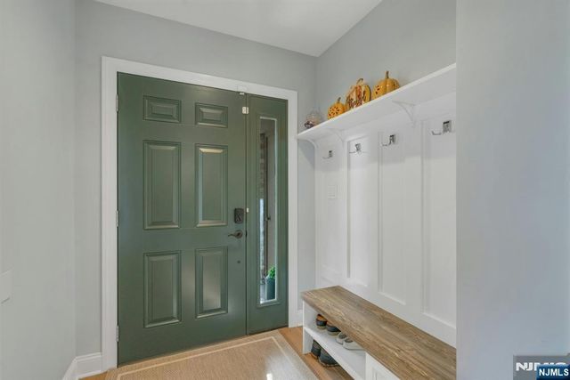 7 Sandburg Court, Mahwah, NJ 07430