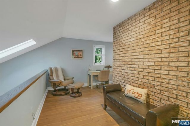 7 Sandburg Court, Mahwah, NJ 07430