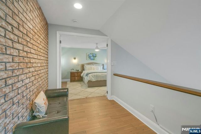 7 Sandburg Court, Mahwah, NJ 07430