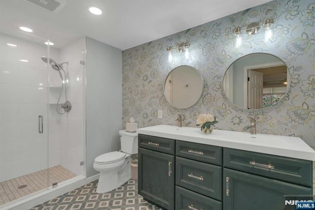 7 Sandburg Court, Mahwah, NJ 07430