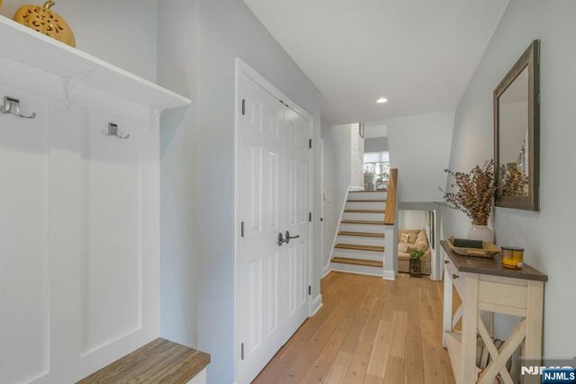 7 Sandburg Court, Mahwah, NJ 07430