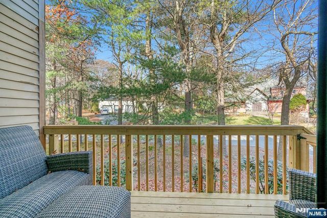 7 Sandburg Court, Mahwah, NJ 07430