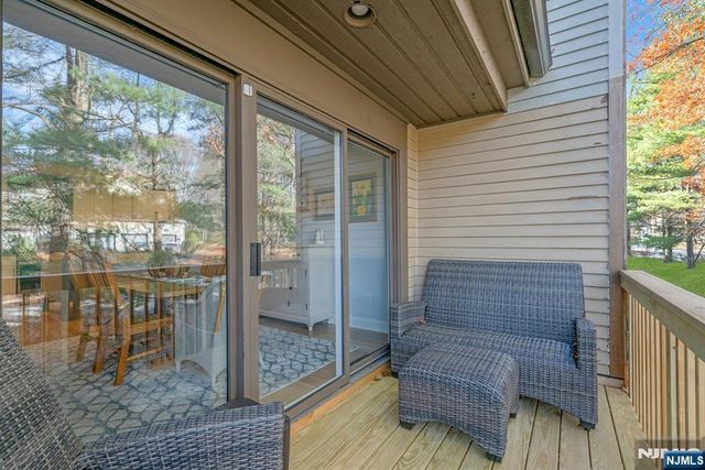 7 Sandburg Court, Mahwah, NJ 07430