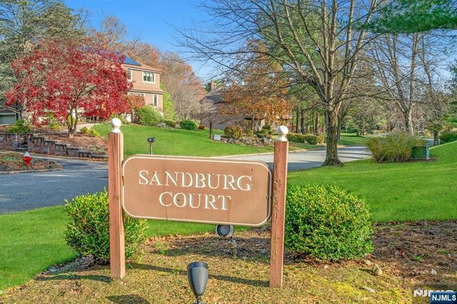 7 Sandburg Court, Mahwah, NJ 07430