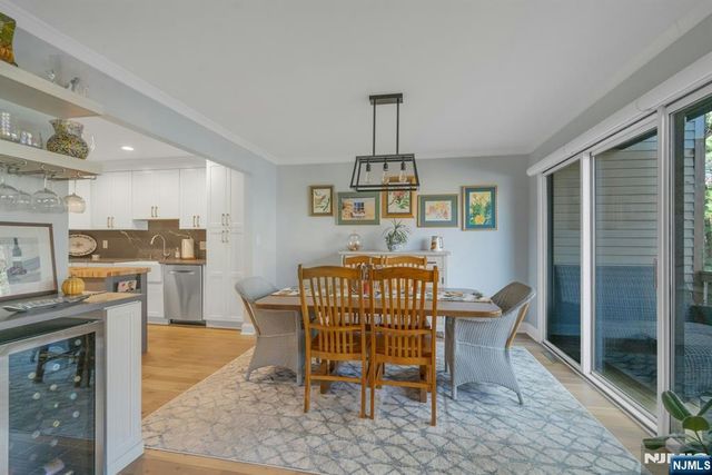 7 Sandburg Court, Mahwah, NJ 07430