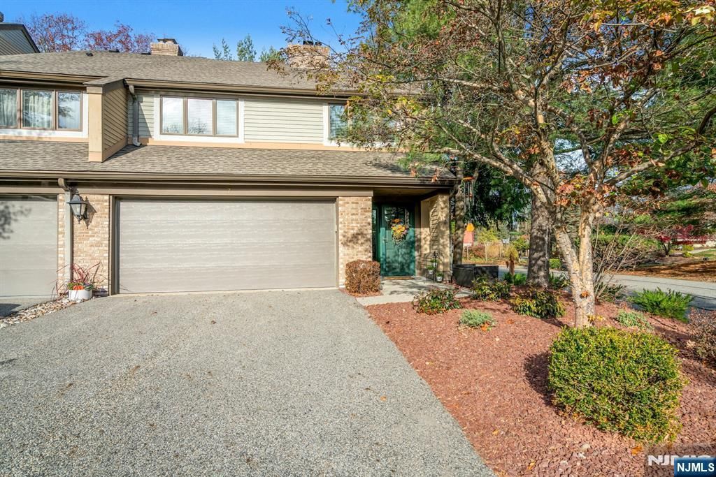 7 Sandburg Court, Mahwah, NJ 07430