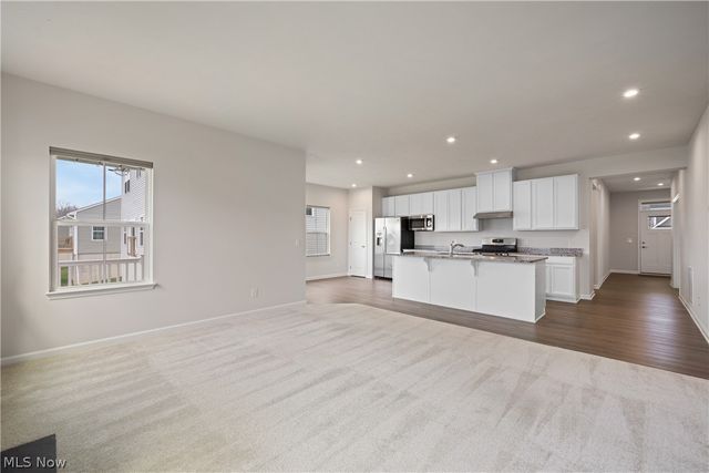 6811 Harrington Court Avenue NE, Canton, OH 44721