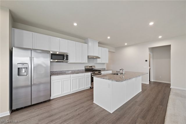 6811 Harrington Court Avenue NE, Canton, OH 44721